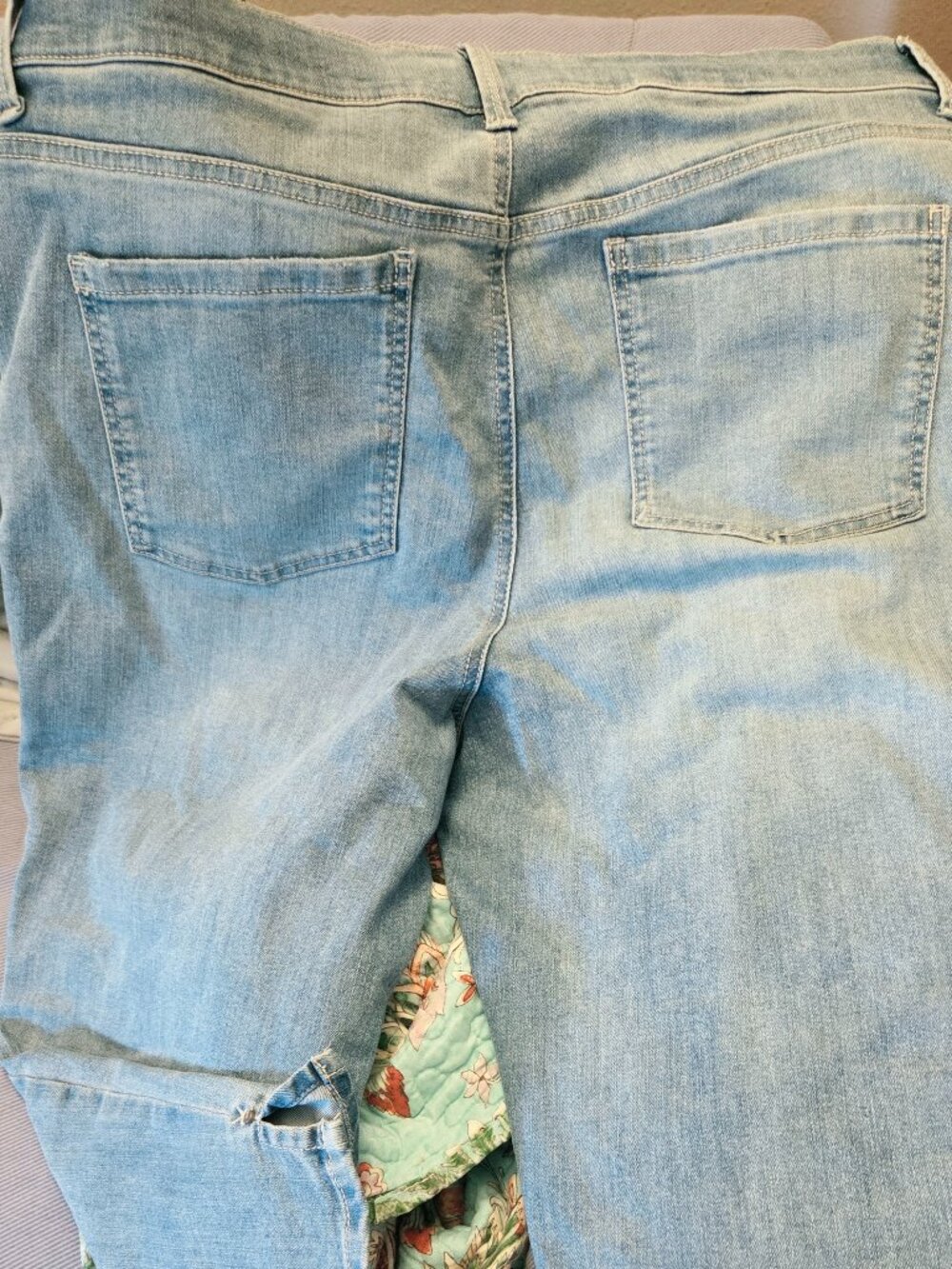 Gloria Vanderbilt "Amanda" Capri Jeans/stretch Size 16